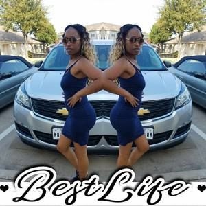 Meet your Posher, Adrienne